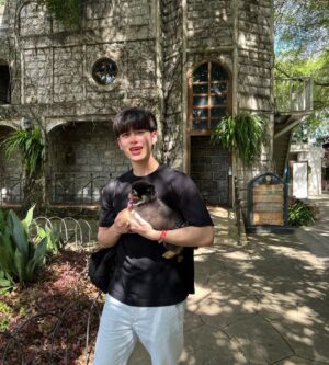 Pao Piched Jongjaihan Instagram - พาลูกสาวไปเที่ยวเกือบช็อค หนูกลัวไปหมดเลยลูก
#✊🏻📦❤️