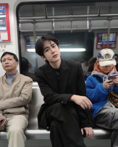 Pao Piched Jongjaihan Instagram - เราทั้งทักทั้งอ่อยแล้วนะ แกล้งๆสนใจนิดนึง 😂🖤 . 😂ลุงก็เท่ก็ตึงเกิน Changsha, Hunan, China