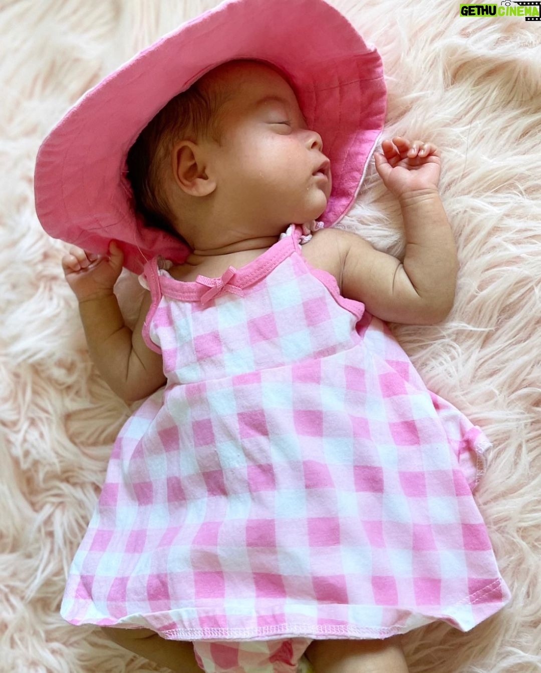 Paola Shea Instagram - New fashionista in town. Swipe left for more outfits 🤣 #preemiestrong