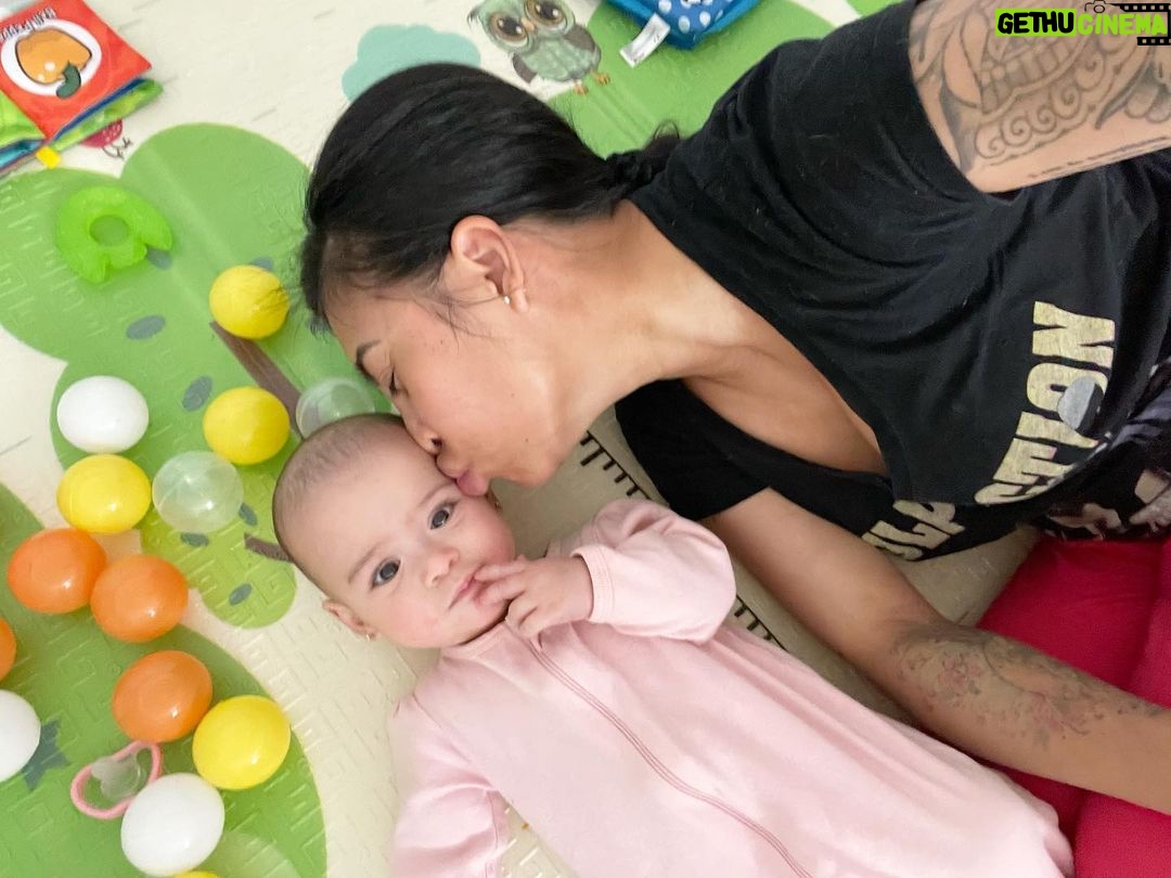 Paola Shea Instagram - Grateful to be able to shoot and train everyday and spend time with my baby girl❤️