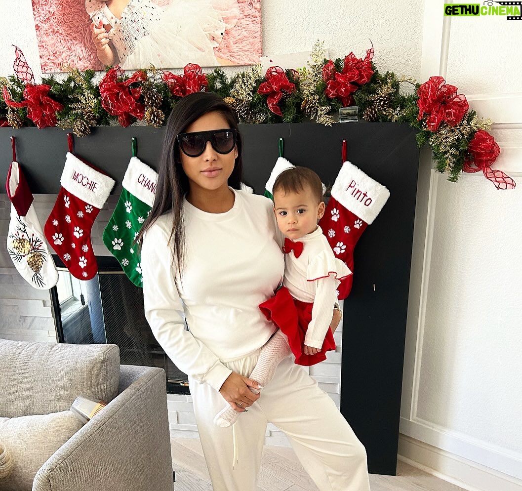 Paola Shea - 363 Likes - We love Christmas!!!!