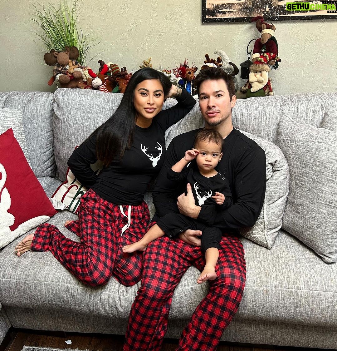 Paola Shea Instagram - Merry Christmas from our family to yours #grandmasparty