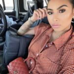 Paola Shea Instagram - Mom life let’s gooo! I hang out with too many makeup artists .. I got some tricks on my books Rosewood Mansion on Turtle Creek