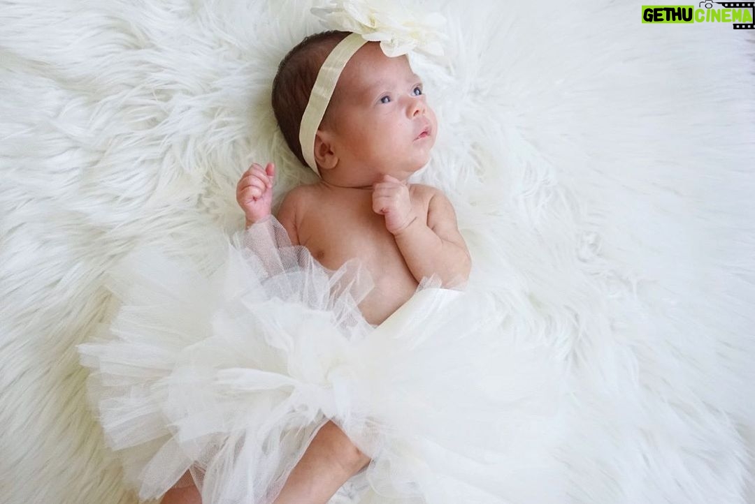 Paola Shea Instagram - Just took these photos of Peyton in our living room ❤️❤️ Nicu Grad