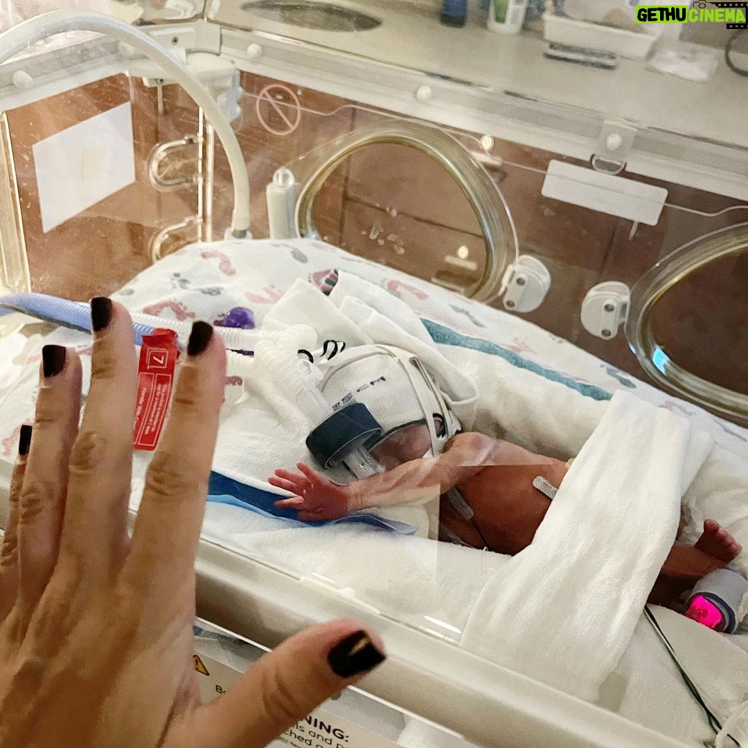 Paola Shea - 726 Likes - Day 6 in the nicu with my strong little feisty girl