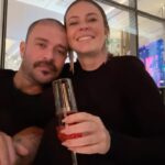 Paolla Oliveira Instagram - Viajar é sempre uma experiência e essa foi inesquecível. Fomos recebidos aqui em Dubai no @atlantistheroyal , um hotel com ambiente e serviços tão únicos que já tornaram essa viagem um espetáculo 🤍 Eu e @diogonogueira_oficial em choque desde a recepção hahahah que delícia poder descansar aqui. Obrigada #AtlantisTheRoyal por tanto!!! @beabrand_marketing @smporai @manoelcalmon Atlantis The Royal