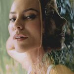 Paolla Oliveira Instagram - Olha o canto da sereiaaa! Obrigada, @claudiaonline ✨ Direção @helenagalante Texto @kalelmagno Foto @zabenzi Assistente de foto @fernandobentes Direção de arte @kareensayuri Beleza @silviogiorgio Assistente de beleza Styling @brunoptl Coordenadora de produção de moda @junymartinsb Produção de moda @a.robertafreitas @danielsampaiol Camareira @camie.ss Assessoria @trigocomunica