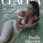 Paolla Oliveira Instagram - Abram alas para… @paollaoliveirareal, unanimidade do Carnaval! O ano começou conturbado para nossa capa de fevereiro. Depois de compartilhar um vídeo se divertindo em um ensaio da Grande Rio, Paolla Oliveira foi alvo de uma enxurrada de ofensas. Contudo, ao chegar para ser fotografada por CLAUDIA em São Paulo, a atriz estava como a conhecemos da televisão: sorridente, fazendo piadas, pronta para trabalhar – genuinamente inabalável e disposta a passar as próximas dez horas com a nossa equipe. Ao final do dia, quando finalmente sentamos para conversar, perguntamos sobre sua autoconfiança: “você sempre foi assim?” Ela abriu um sorriso e disse, prontamente: “Construí a minha autoestima ao longo do tempo”. Sorte a nossa! Direção @helenagalante Texto @kalelmagno Foto @zabenzi Assistente de foto @fernandobentes Direção de arte @kareensayuri Beleza @silviogiorgio Styling @brunoptl Coordenadora de produção de moda @junymartinsb Produção de moda @a.robertafreitas @danielsampaiol Camareira @camie.ss Assessoria @trigocomunica