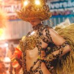 Paolla Oliveira Instagram - Prometo que é o último post 🐆 Amei o apoio, a repercussão, os memes, as teorias e principalmente sentir a energia de vocês na avenida e por aqui. Ate ano que vem! 🤗 Obrigada @granderio , orgulho imenso em fazer parte de mais um desfile histórico com vocês. “A Aldeia Grande Rio ganha a rua No meu destino a eternidade Traz no manto a liberdade Enquanto a onça não comer a lua”