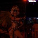 Paolla Oliveira Instagram - Prometo que é o último post 🐆 Amei o apoio, a repercussão, os memes, as teorias e principalmente sentir a energia de vocês na avenida e por aqui. Ate ano que vem! 🤗 Obrigada @granderio , orgulho imenso em fazer parte de mais um desfile histórico com vocês. “A Aldeia Grande Rio ganha a rua No meu destino a eternidade Traz no manto a liberdade Enquanto a onça não comer a lua”