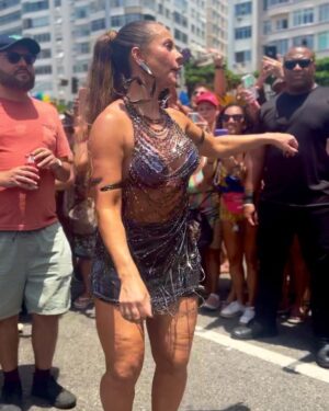 Paolla Oliveira Instagram - Comemorando 45 anos de @clubedosambaoficial 😍Tá lindo demais!!