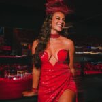 Paolla Oliveira Instagram - Sempre no melhor e maior camarote da Sapucaí! 🫶 @camarotearpoadoroficial Sambódromo da Marquês de Sapucaí
