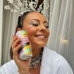 Paolla Oliveira Instagram - Carnaval, eu te sou! 🧡 E a convite da @schweppesbr estou criando novas memórias com ela! Não importa onde, mas sempre com intensidade que a gente merece né? Pra cada momento especial, uma Schweppes Intense. Gin Tônica ou Gin Tônica Pink? Ambas já prontas para beber. Vem com a gente colecionar memórias inesquecíveis nesse Carnaval. *Beba com moderação. *Venda proibida para menores de 18 anos. *Não compartilhe com menores de 18 anos. @schweppesbr #publicidade #veraointense