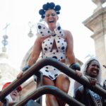 Paolla Oliveira Instagram - Por aqui já é tradição curtir a folia com @cordaodabolapretaoficial! Amooo! Parabéns pelo 105º desfile 🖤🤍🖤🤍