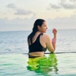 Parineeti Chopra Instagram – NOT on my honeymoon! Photo taken by sister-in-law 😁 
#GirlsTrip 🐠

@waldorfastoriamaldives @makeplansholidays #makeplansHolidays #liveunforgettable Waldorf Astoria Maldives Ithaafushi