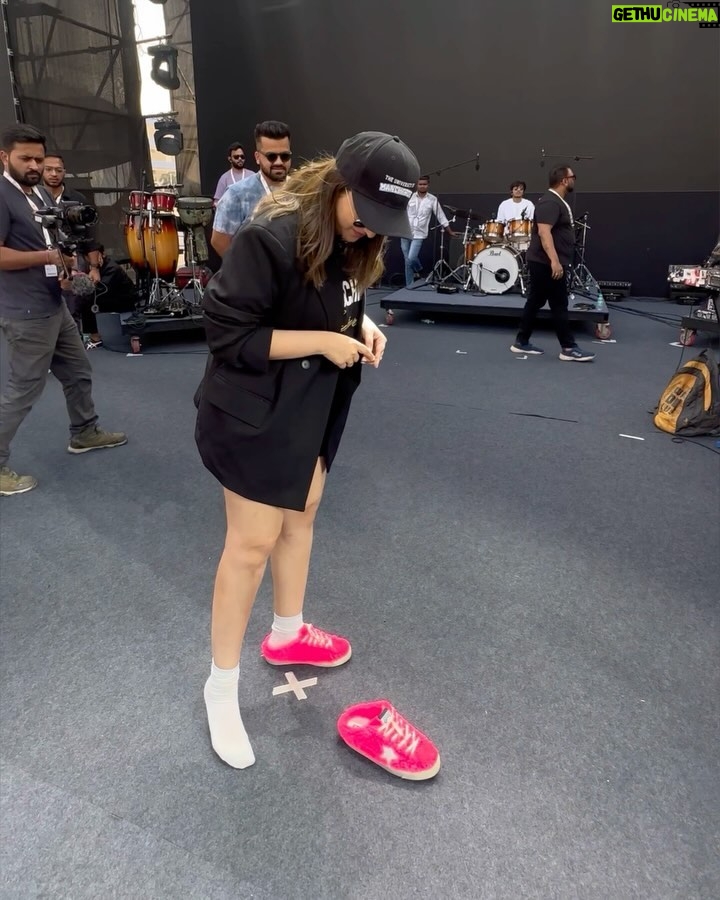 Parineeti Chopra Instagram - A day in the life of a debutante musician 🤣 1.⁠ ⁠Got a call from @raghavchadha88 to calm my nerves, and it really helped ❤️ 2.⁠ ⁠First time on-stage in-ear experience 🎤 3.⁠ ⁠Nope, I was nervous….. and it was hot 😂 4.⁠ ⁠Can’t stress on this enough, MUSIC lifts my mood like nothing else. Is that true for anybody else? 5.⁠ ⁠In a world full of trends, I love my pink fuzzy chappals / shoes. Comfort >>>> 6.⁠ ⁠A bundle of nerves as we got into hair and makeup for the first show 7.⁠ ⁠I believe in my comfortable chappal shoes, I guess not everyone did 🥲 8.⁠ ⁠Right before we walked on stage