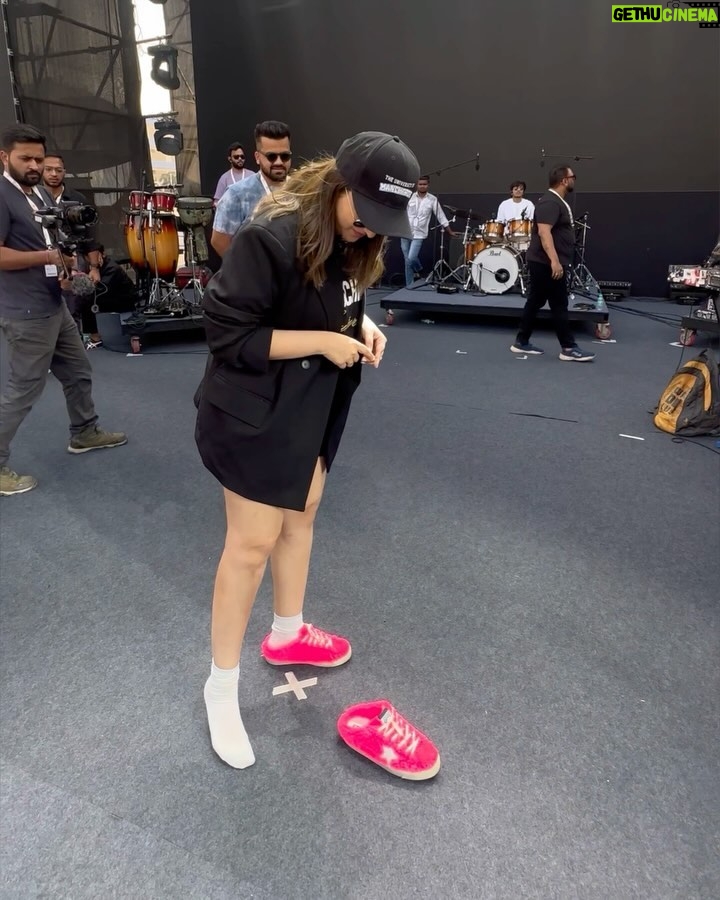 Parineeti Chopra Instagram - A day in the life of a debutante musician 🤣 1. Got a call from @raghavchadha88 to calm my nerves, and it really helped ❤️ 2. First time on-stage in-ear experience 🎤 3. Nope, I was nervous….. and it was hot 😂 4. Can’t stress on this enough, MUSIC lifts my mood like nothing else. Is that true for anybody else? 5. In a world full of trends, I love my pink fuzzy chappals / shoes. Comfort >>>> 6. A bundle of nerves as we got into hair and makeup for the first show 7. I believe in my comfortable chappal shoes, I guess not everyone did 🥲 8. Right before we walked on stage