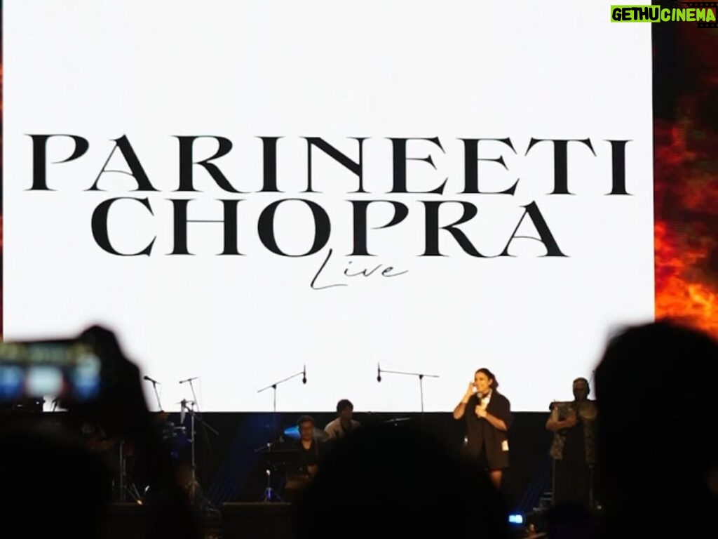 Parineeti Chopra Instagram - Andddd it’s done…. I have tears of joy as I type this: MY FIRST EVER LIVE SINGING PERFORMANCE was last night and it was everythinggg I could wish for and more ❤️ Thank you all for the love and kindness you all have shown. It means a lot to me 🙏🏻 #MumbaiFestival2024 #EveryoneIsInvited #SapnoKaGateway #MumbaiEkTyoharHai @maharashtratourismofficial @mumbai__festival @wizcraftglobal