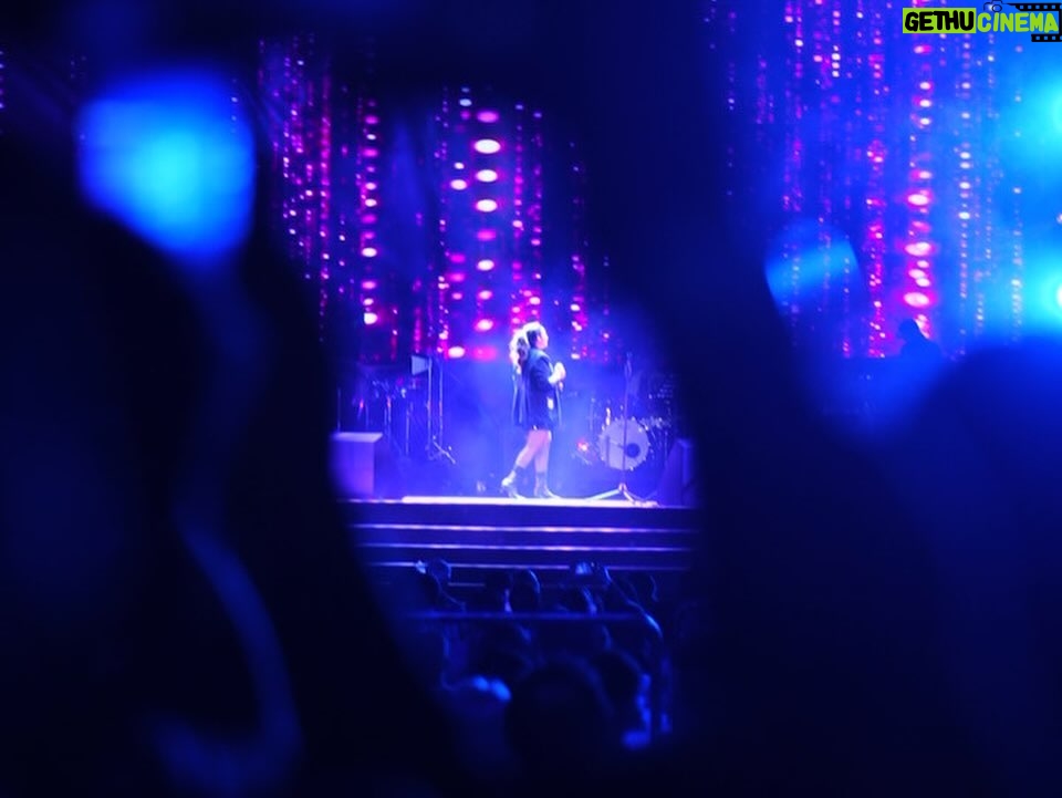 Parineeti Chopra Instagram - Andddd it’s done…. I have tears of joy as I type this: MY FIRST EVER LIVE SINGING PERFORMANCE was last night and it was everythinggg I could wish for and more ❤️ Thank you all for the love and kindness you all have shown. It means a lot to me 🙏🏻 #MumbaiFestival2024 #EveryoneIsInvited #SapnoKaGateway #MumbaiEkTyoharHai @maharashtratourismofficial @mumbai__festival @wizcraftglobal
