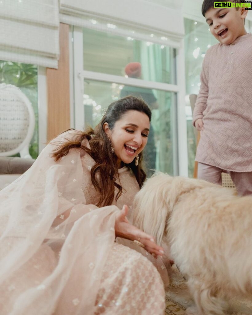 Parineeti Chopra Instagram - Pinks and puppies 🩷🐶 #Home