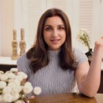 Parineeti Chopra Instagram – I’m here to hear you out! 😇
Comment your daily hair-care problems and we’ll solve them with my Clensta favourites! 🥰
.
.
.
#GoClensta #TheBetterWay #ClenstaTheBetterWay #Clensta