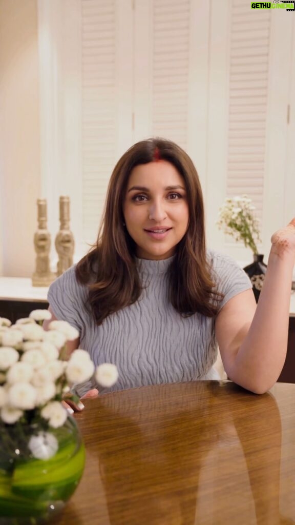 Parineeti Chopra Instagram - I’m here to hear you out! 😇 Comment your daily hair-care problems and we’ll solve them with my Clensta favourites! 🥰 . . . #GoClensta #TheBetterWay #ClenstaTheBetterWay #Clensta