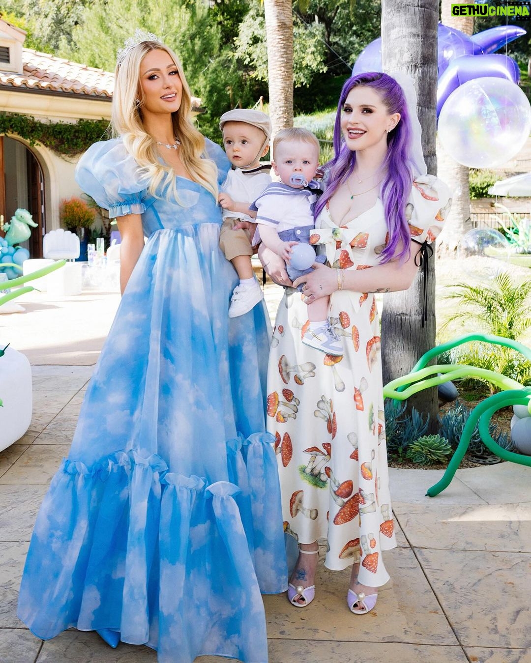 Paris Hilton Instagram - Such a magical and special day celebrating my #BirthdayBoy Phoenix👶🏼🎂 with my friends and their babies🥹🌊⚓️✨💖️ #SlivingUnderTheSea #SlivingMom ✨ Beverly Hills, California