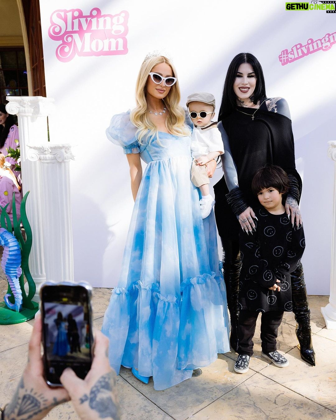 Paris Hilton Instagram - Such a magical and special day celebrating my #BirthdayBoy Phoenix👶🏼🎂 with my friends and their babies🥹🌊⚓️✨💖️ #SlivingUnderTheSea #SlivingMom ✨ Beverly Hills, California
