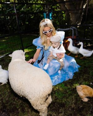 Paris Hilton Instagram - Sliving under the sea with Baby P for his first birthday! 🥹🎈🧜🏻‍♀️🐠🐳✨ A magical day for the most magical smiley boy. My life is forever changed thanks to you Phoenix! 💙 Thank you for making me the luckiest #SlivingMom 🥰✨
