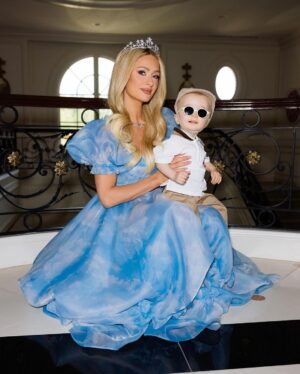 Paris Hilton Instagram - Sliving under the sea with Baby P for his first birthday! 🥹🎈🧜🏻‍♀️🐠🐳✨ A magical day for the most magical smiley boy. My life is forever changed thanks to you Phoenix! 💙 Thank you for making me the luckiest #SlivingMom 🥰✨