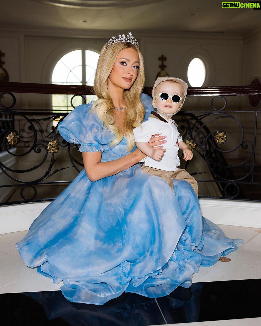 Paris Hilton - 1.3 Million Likes - Sliving under the sea with Baby P for his first birthday! 🥹🎈🧜🏻♀️🐠🐳✨ A magical day for the most magical smiley boy. My life is forever changed thanks to you Phoenix! 💙 Thank you for making me the luckiest #SlivingMom 🥰✨