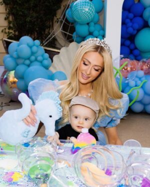 Paris Hilton Instagram - Sliving under the sea with Baby P for his first birthday! 🥹🎈🧜🏻‍♀️🐠🐳✨ A magical day for the most magical smiley boy. My life is forever changed thanks to you Phoenix! 💙 Thank you for making me the luckiest #SlivingMom 🥰✨