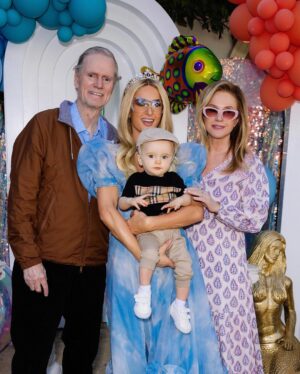Paris Hilton Instagram - Sliving under the sea with Baby P for his first birthday! 🥹🎈🧜🏻‍♀️🐠🐳✨ A magical day for the most magical smiley boy. My life is forever changed thanks to you Phoenix! 💙 Thank you for making me the luckiest #SlivingMom 🥰✨