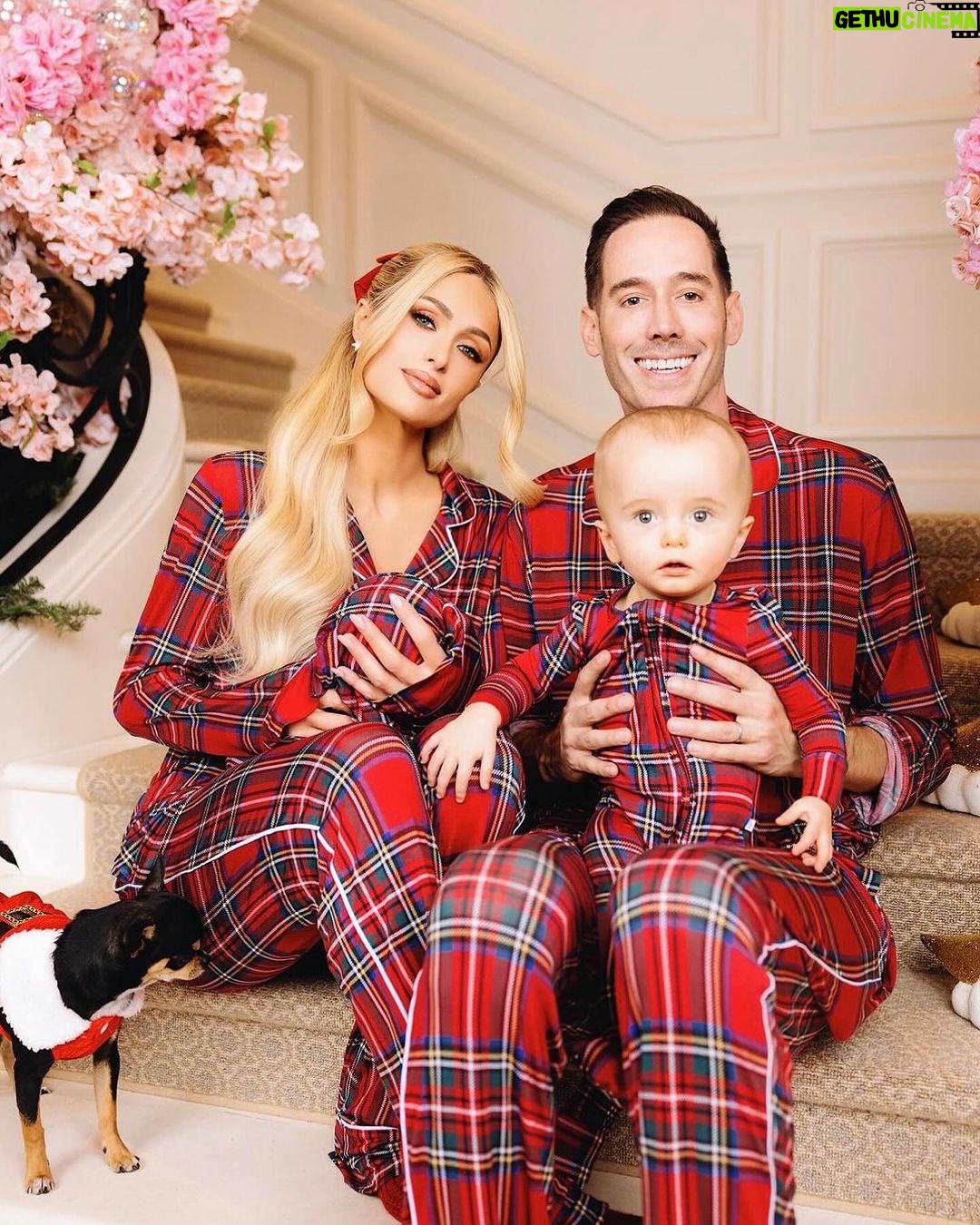 Paris Hilton Instagram - Another sparkling year of pure #Sliving! ✨💖 Feeling so blessed for every lesson this year has gifted me. From motherhood to wifey duties, girl boss moments, and standing up for what’s right… This has been the most iconic year yet! #Aquarius #SlivingBirthday🌟💕