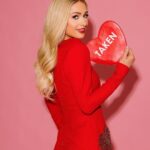 Paris Hilton Instagram - Happy Valentine’s Day, babes! 💖💘💝 Whether you’re celebrating with your special someone or just treating yourself to some glam self-love, I hope it’s completely fabulous and filled with sparkle ✨ #ThatsHot Beverly Hills, California