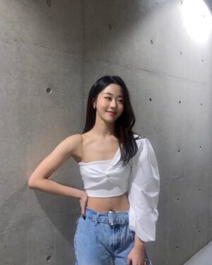 Park Chae-rin Instagram - ❄️🤍