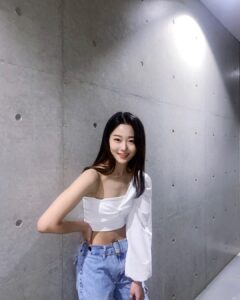 Park Chae-rin Instagram - ❄️🤍