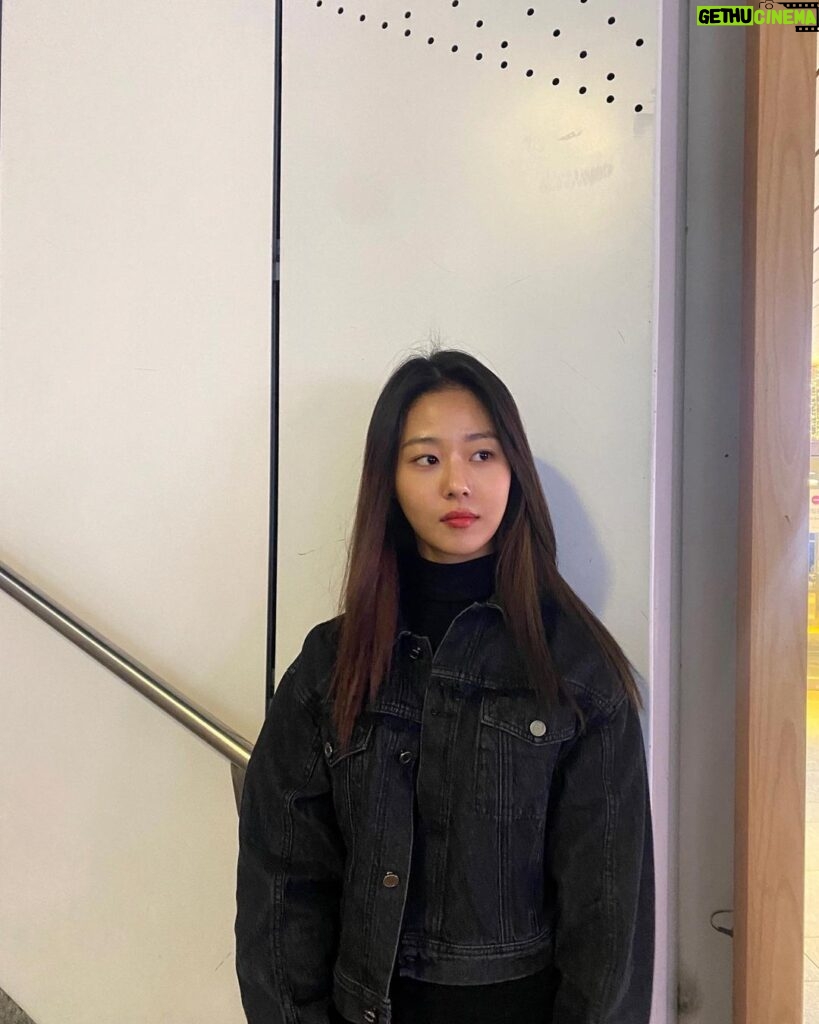 Park Chae-rin Instagram - 🖤