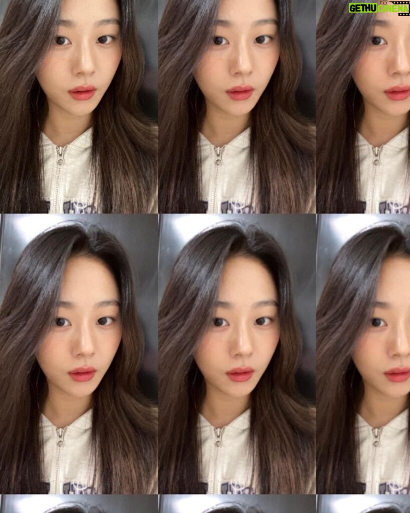 Park Chae-rin Instagram - 굿머닝☀️