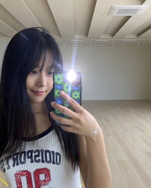 Park Chae-rin Instagram - 🍉