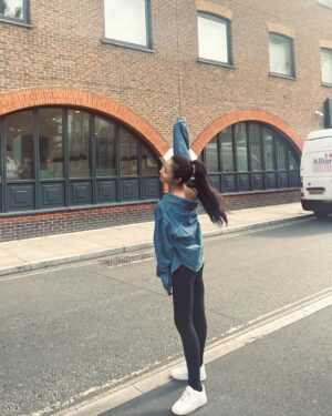 Park Chae-rin Instagram - Happy💙