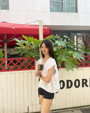 Park Chae-rin Instagram - 🌿