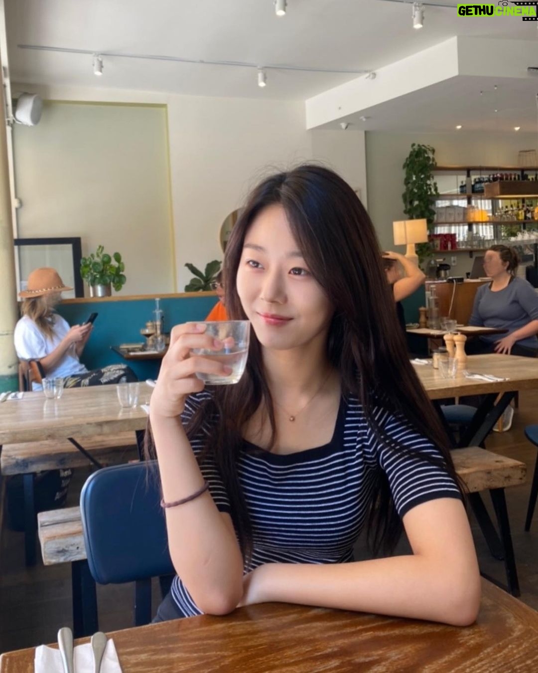 Park Chae-rin - 9K Likes - 🥰
