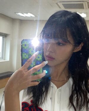 Park Chae-rin Instagram - GLOW UP🔥
