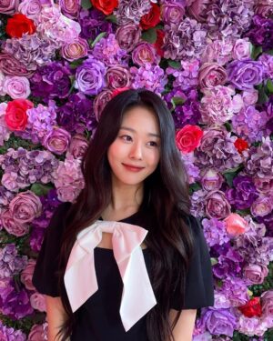 Park Chae-rin Instagram - 💐🌷🌹🎀🖤🤍