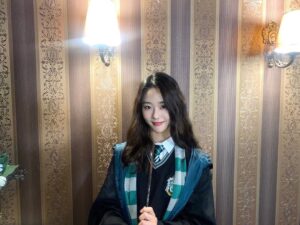 Park Chae-rin Instagram - 윙가르디움 레비오우사!