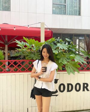 Park Chae-rin Instagram - 🌿