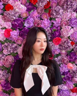 Park Chae-rin Instagram - 💐🌷🌹🎀🖤🤍