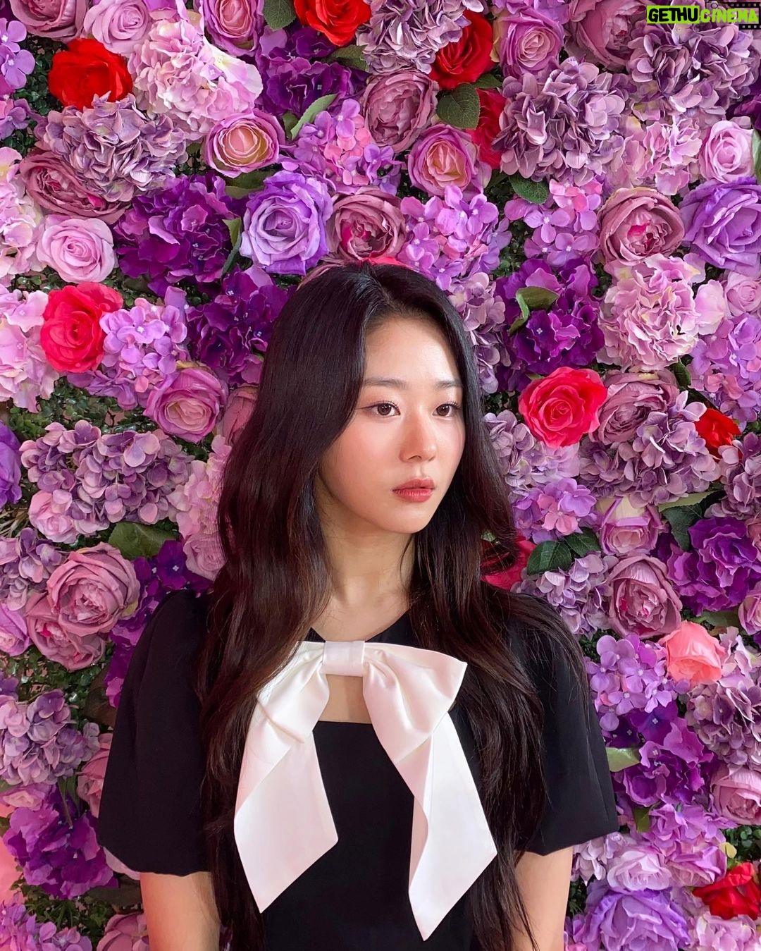 Park Chae-rin - 7.8K Likes - 💐🌷🌹🎀🖤🤍