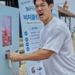 Park Jae-min Instagram – #

#광고

연휴를 맞이하여 해안가로 헨드릭스 넵튜니아와 함께 acg(a cleaner globe) 캠페인, 혹은 플로깅, 즉, 쓰레기를 주으러 다녀왔습니다.

비가 부슬부슬 내리는 날씨에도 불구하고 바다를 즐기러 오신 분들이 참 많았는데, 놀랍게도 쓰레기가 정말 적더라구요.

그래도 모래 사이사이에 숨어있는 쓰레기들. 그 중에서도 특히 담배꽁초와 전자담배꽁초들, 담배 비닐이 많았던 것 같습니다.

놀 때 놀더라도 할 건 하고 노는 헨드릭스 넵튜니아의 정신에 걸맞게 더 깨끗해진 바다를 보면 더 신나게 놀 수 있겠죠?

쓰레기를 줍고 헨드릭스 넵튜니아 부스에 수거하면서 받은 코인으로 경품을 뽑았는데 100% 리얼로 원했던 우산을 받은 찐 표정까지 넵튜니아스러웠던 하루.

여러분도 깨끗한 바다를 직접 가꾸어 보세요!

#헨드릭스진
#헨드릭스넵튜니아
#hendricksgin
#acleanerglobe

@hendricksgin_korea